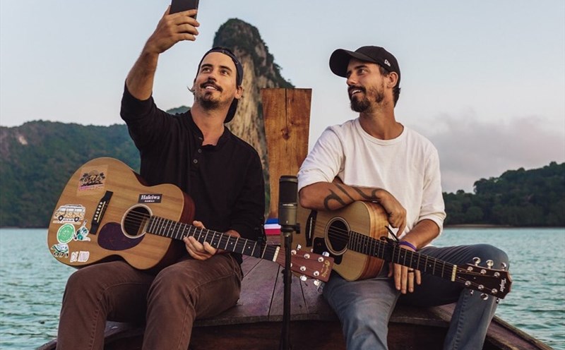 Bob và Clint quay MV âm nhạc tại Phuket, Thái Lan. Ảnh: The Moffatts