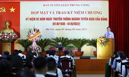 Đồng chí Nguyễn Trọng Nghĩa, Bí thư Trung ương Đảng, Trưởng Ban Tuyên giáo Trung ương phát biểu. Ảnh: TTXVN