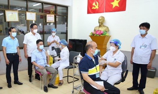 Đến thời điểm hiện tại, công tác triển khai tiêm vaccine phòng COVID-19 trên địa bàn tỉnh Ninh Bình diễn ra an toàn. Ảnh: NT