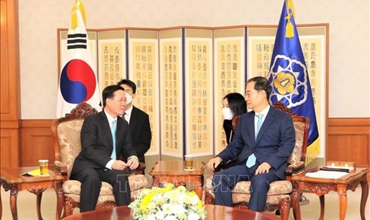 Thủ tướng Hàn Quốc Han Duck-soo tiếp Thường trực Ban Bí thư Võ Văn Thưởng. Ảnh: TTXVN