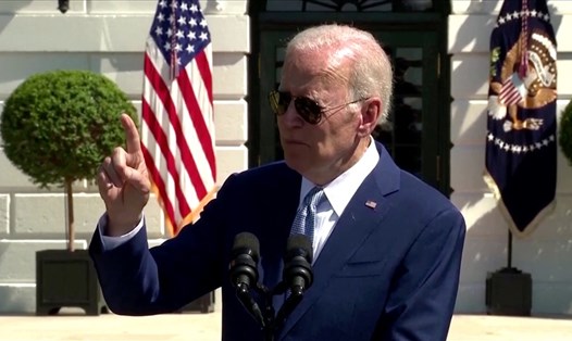Tổng thống Mỹ Joe Biden phát biểu trong lễ ký kết đạo luật hỗ trợ sản xuất chip mới. Ảnh chụp màn hình