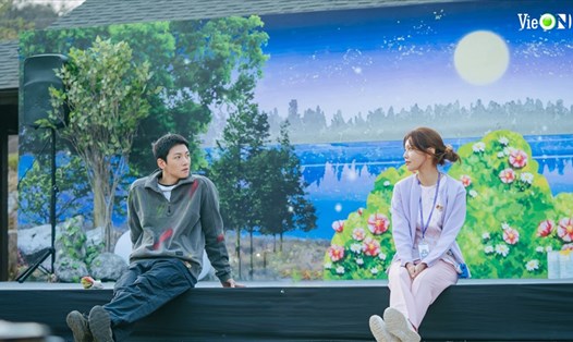 Ji Chang Wook và Sooyoung trong phim "“Hãy nói cho tôi điều ước của bạn”. Ảnh: NSX