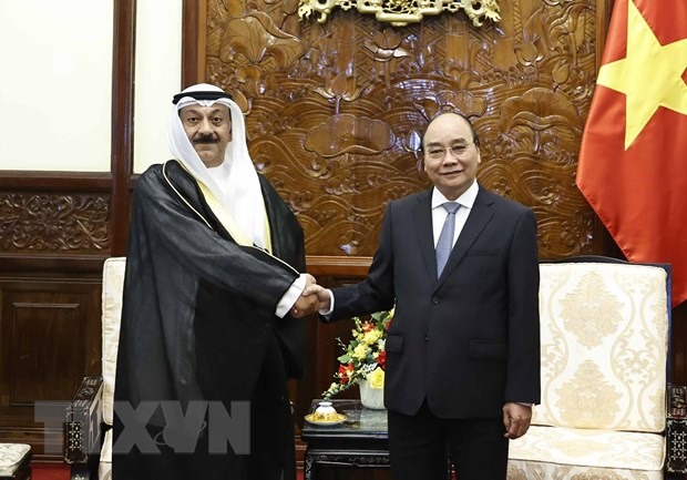 Bức ảnh Đại sứ Kuwait đang hoạt động tích cực tại Việt Nam sẽ giúp chúng ta cảm nhận được sự gắn kết giữa hai quốc gia. Với tinh thần hữu nghị và đối thoại chân thành, Đại sứ Kuwait đang đóng góp tích cực vào việc thúc đẩy quan hệ hai bên phát triển.