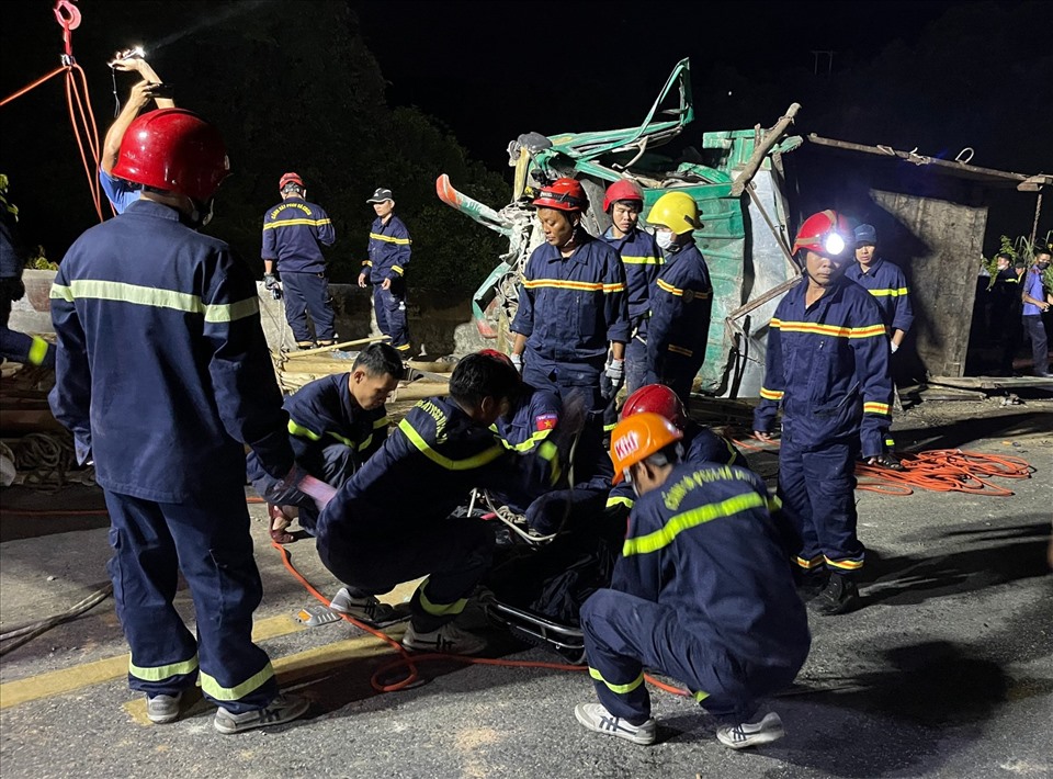 Lực lượng cứu hộ tại hiện trường.