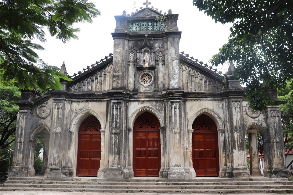 Nhà thờ Tùng Sơn được xem là nhà thờ cổ nhất còn sót lại tại Đà Nẵng.