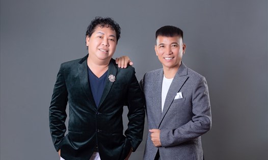 Nhạc sĩ Tô Hiếu (phải) và ca sĩ Đình Cường. Ảnh: NSCC