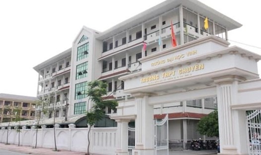 Trường THPT chuyên Đại học Vinh, Nghệ An, nơi nam sinh Lê Khánh Tùng vừa tốt nghiệp. Ảnh: HĐ