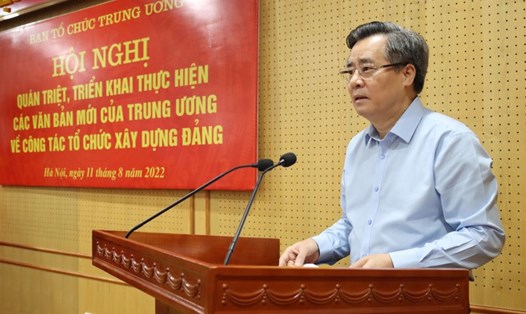 Ông Nguyễn Quang Dương quán triệt một số văn bản của Bộ Chính trị liên quan đến quản lý biên chế.