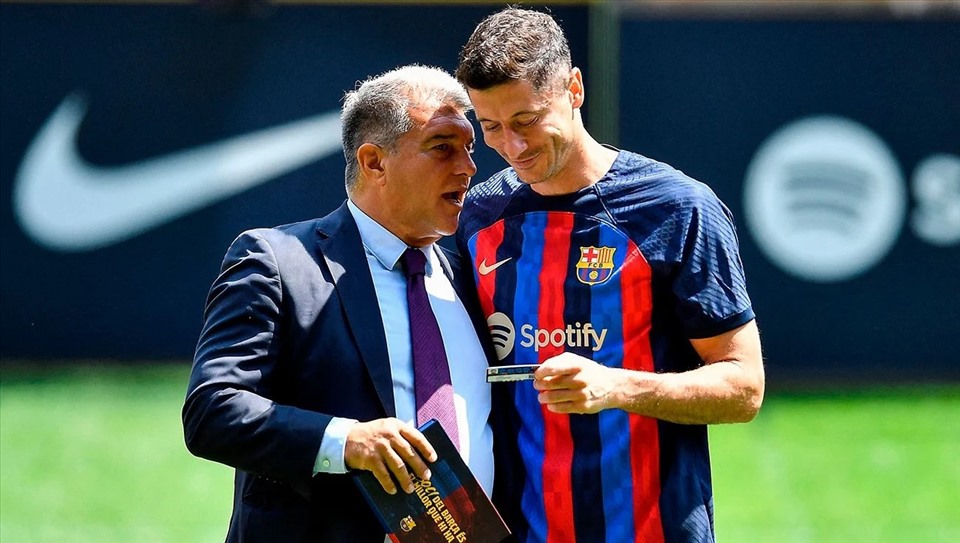 Barcelona mới đăng ký 17 cầu thủ, 3 người không có số áo
