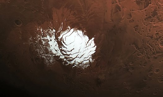 Các tảng băng lớn và tầng đất đóng băng vẫn có ở cực nam sao Hỏa. Ảnh: NASA