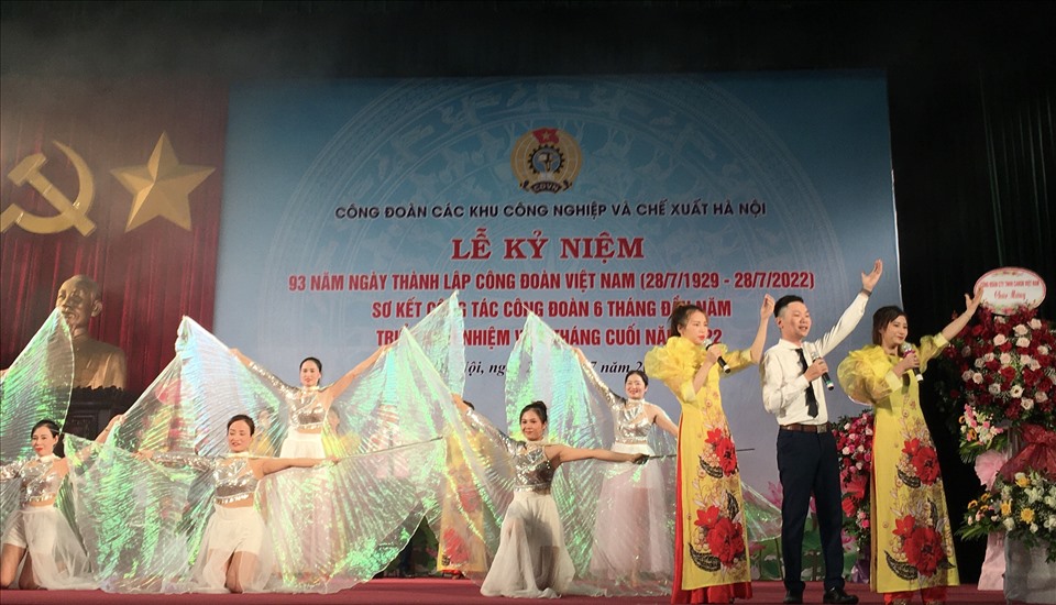 Một tiết mục văn nghệ do công nhân lao động Các khu công nghiệp và chế xuất Hà Nội biểu diễn (ảnh minh hoạ). Ảnh: Kiều Vũ