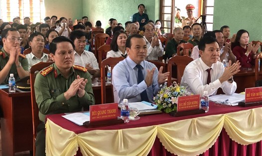 Các lãnh đạo tỉnh và thành phố Gia Nghĩa dự Ngày hội Toàn dân bảo vệ an ninh Tổ quốc ở xã Đắk Nia.