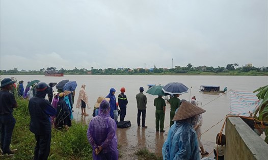 Lực lượng chức năng tỉnh Nam Định vẫn đang tích cực tìm kiếm tung tích các nạn nhân còn lại. Ảnh: V.M