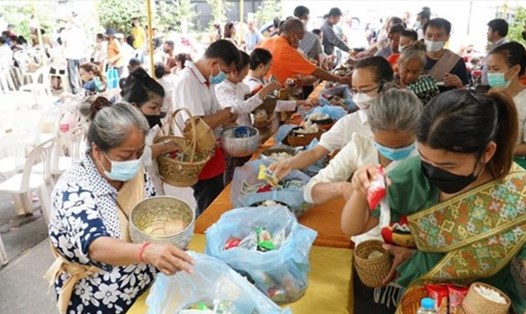 Một nghi lễ trong Đại lễ Phật Đản Phật lịch 2566-Dương lịch 2022, được tổ chức tại chùa Phật Tích thủ đô Vientiane (Lào) ngày 15.5. Ảnh: Khánh Minh