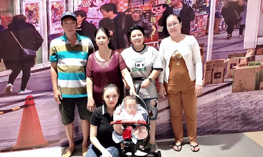 Bà Nguyễn Thị Hoà cùng con và cháu. Ảnh: NVCC