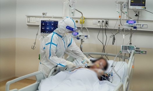 Điều trị bệnh nhân tại Bệnh viện Hồi sức COVID-19 (năm 2021). Ảnh: Bệnh viện Chợ Rẫy.