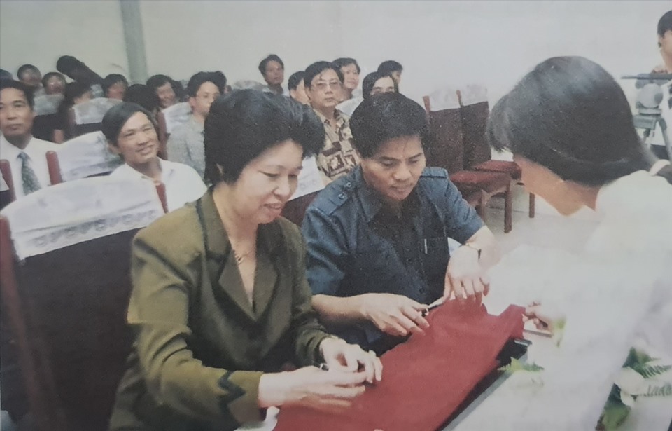 Chủ tịch Tổng LĐLĐ Việt Nam Cù Thị Hậu tham gia Lễ cắt băng khai trương Báo Lao Động điện tử.