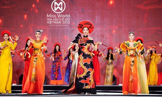 Top 3 Miss World Việt Nam 2019 và các thí sinh. Ảnh: MWVN.