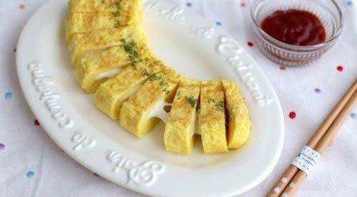 Tham khảo công thức làm món trứng cuộn phô mai. Ảnh: TL