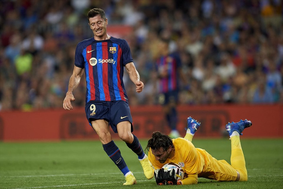 Barcelona không ghi nổi bàn thắng, PSG tiếp tục có mưa gôn