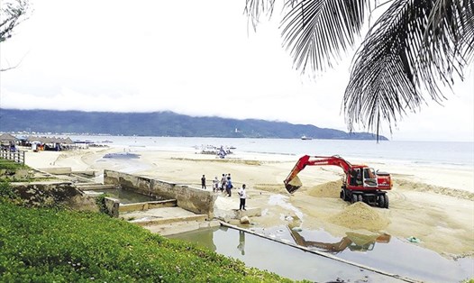 Đầu tư hàng nghìn tỉ đồng, Đà Nẵng quyết giữ sạch bãi biển. Ảnh: TT