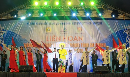 Một tiết mục tham gia Liên hoan Tiếng hát Công nhân lao động tỉnh An Giang năm 2019. Ảnh: Cẩm Tú