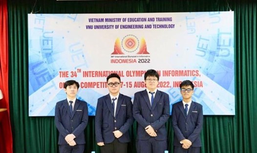 4/4 học sinh Việt Nam giành huy chương tại Olympic Tin học quốc tế 2022. Ảnh: MOET