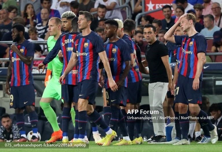 Xavi: Barcelona cần thêm những hợp đồng mới