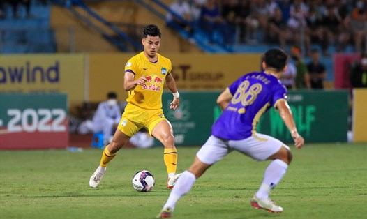Văn Thanh là điểm sáng hiếm hoi của Hoàng Anh Gia Lai trong trận thua Hà Nội trên sân Hàng Đẫy. Ảnh: Minh Dân
