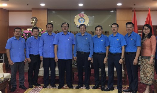 Đoàn đại biểu cấp cao Liên hiệp Công đoàn Thủ đô Viêng Chăn đến thăm, chào xã giao Tổng Liên đoàn Lao động Việt Nam. Ảnh: Kiều Vũ
