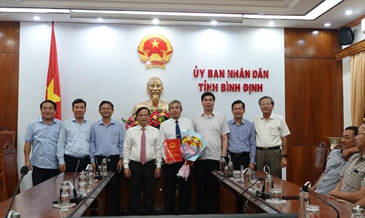 UBND tỉnh Bình Định trao quyết định bổ nhiệm, điều động, luân chuyển cán bộ chủ chốt của tỉnh.