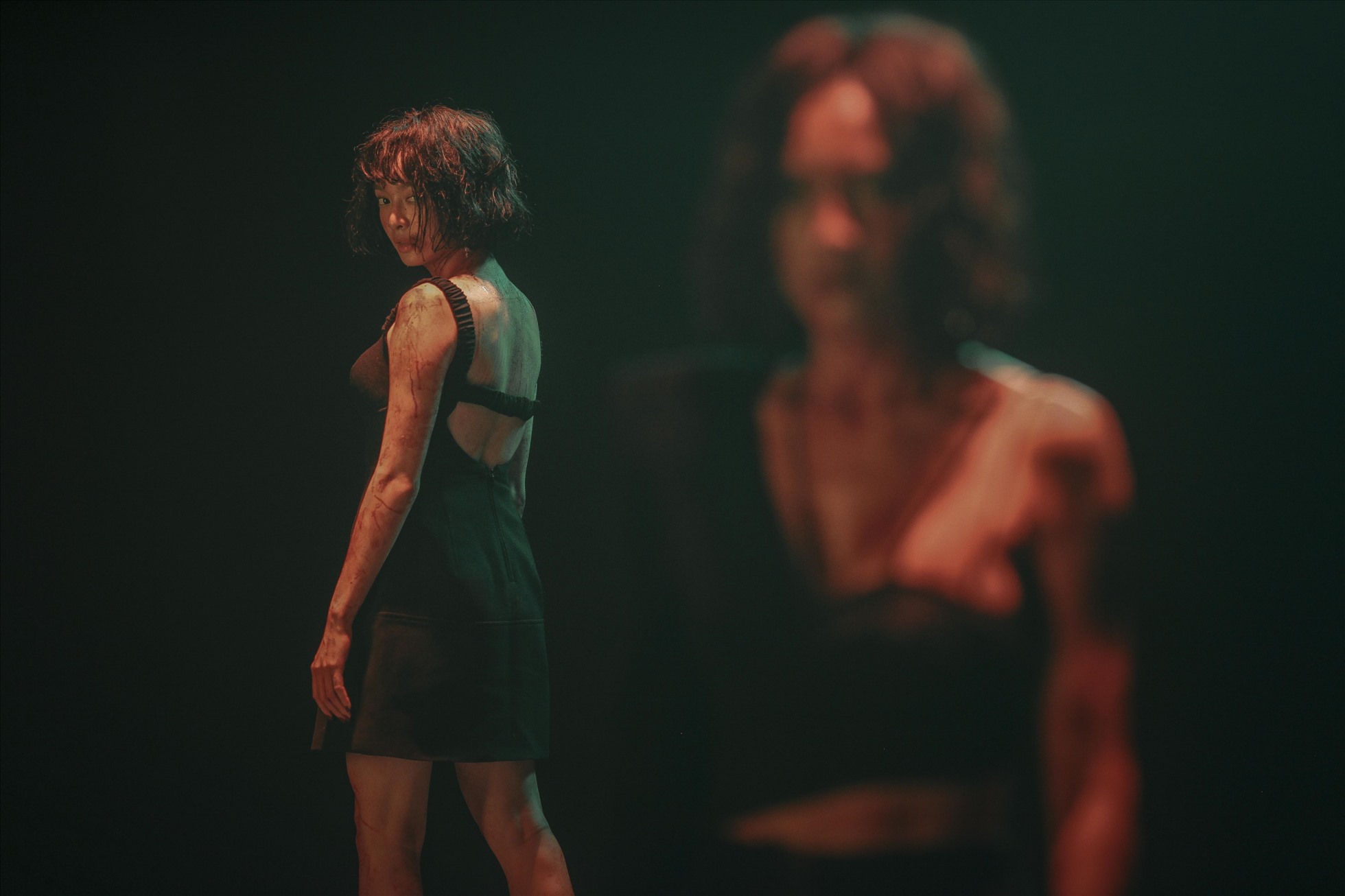 Kaity Nguyễn có màn "truy sát" ghê rợn với Ninh Dương Lan Ngọc. Ảnh: NVCC