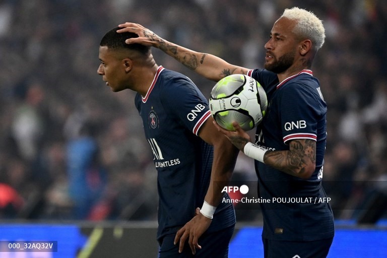 Tranh giành quyền lực ở PSG: "Gã nhà giàu" không chịu lớn!