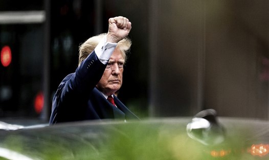 Ông Donald Trump rời Tháp Trump ở New York, ngày 10.8.2022. Ảnh: AP