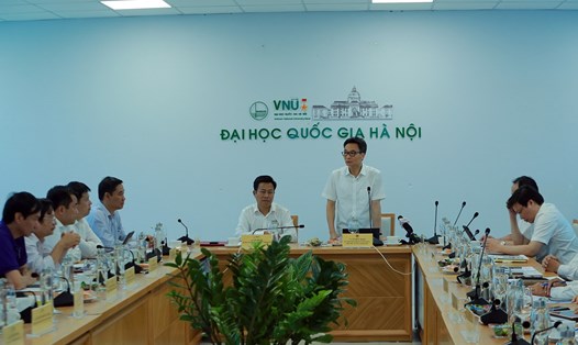 Phó Thủ tướng đề nghị Đại học Quốc gia Hà Nội khẩn trương có các dự án xây dựng, đưa các giảng đường vào hoạt động để đón sinh viên lên học. Ảnh: Đình Nam