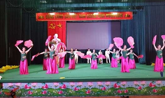 Nhiều thành viên Câu lạc bộ dân ca ví giặm huyện Đô Lương (Nghệ An) ở lứa tuổi học sinh. Ảnh: QT