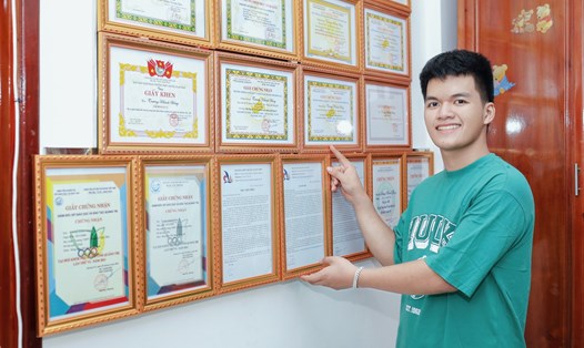 Trương Hưng Khánh - học sinh lớp 12 chuyên Trường THPT chuyên Lê Quý Đôn, Quảng Trị. Ảnh: NVCC