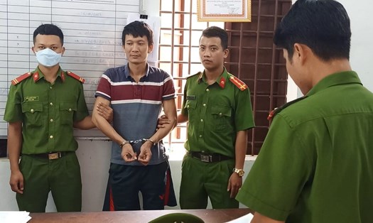 Đối tượng Nguyễn Văn Tú tại cơ quan điều tra. Ảnh: CA Nam Giang