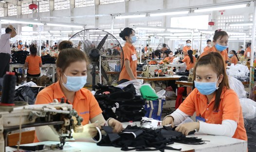 Khánh Hòa đang nỗ lực hoàn thành giải ngân hỗ trợ tiền thuê nhà cho gần 1.400 người lao động làm việc tại khu công nghiệp, khu kinh tế. Ảnh: P.Linh