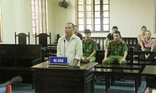 Bị cáo Đỗ Văn Hiền lĩnh án 5 năm tù giam về tội Tàng trữ trái phép chất ma túy. Ảnh: Vân Thảo.