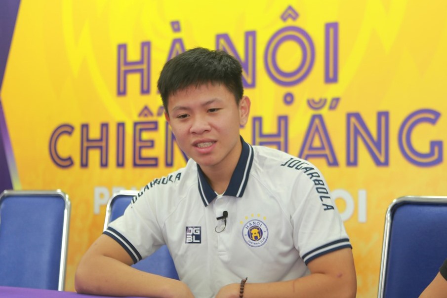 Hà Nội FC cho đội hạng Nhất mượn Vũ Tiến Long