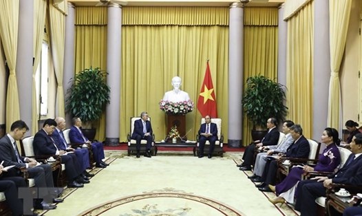 Chủ tịch nước Nguyễn Xuân Phúc tiếp Phó Thủ tướng, Bộ trưởng Ngoại giao Kazakhstan Mukhtar Tileuberdi. Ảnh: TTXVN
