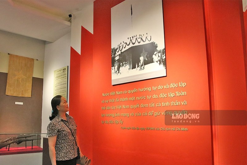 kỷ niệm cách mạng tháng 8