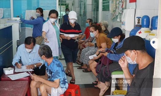 Triển khai tiêm vaccine phòng COVID-19 cho người dân tại Trạm y tế phường Cô Giang (Quận 1). Ảnh: Thanh Chân