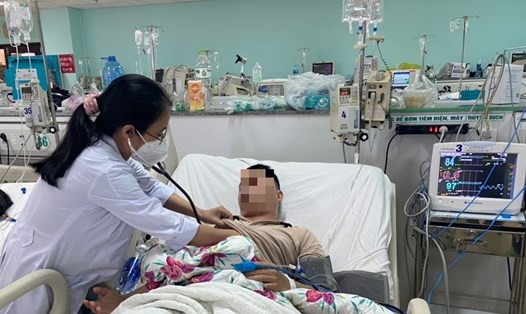 Chăm sóc, điều trị cho bệnh nhân sốt xuất huyết nặng tại Bà Rịa - Vũng Tàu.