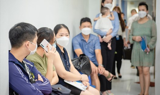 Bộ Y tế khuyến cáo người dân đi khám tại cơ sở y tế khi có các triệu chứng nghi cúm mùa. Ảnh: PV