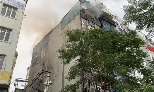 Trong lúc tham gia dập lửa ở quán karaoke, 3 cảnh sát phòng cháy chữa cháy, cứu nạn cứu hộ quận Cầu Giấy đã hy sinh. Ảnh: LĐO