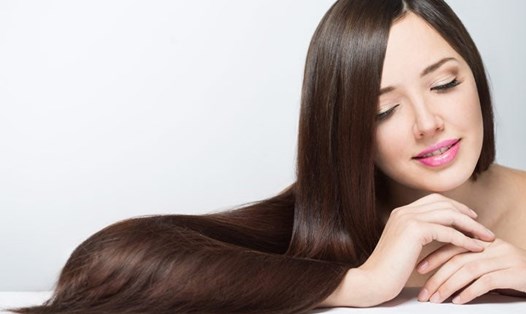 Chăm sóc tóc với dầu cà rốt giúp tóc óng mượt và chắc khỏe. Ảnh: CMH