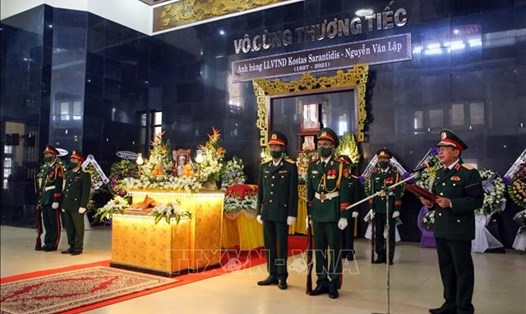 Quang cảnh lễ truy điệu Anh hùng Lực lượng vũ trang nhân dân Kostas Sarantidis - Nguyễn Văn Lập.