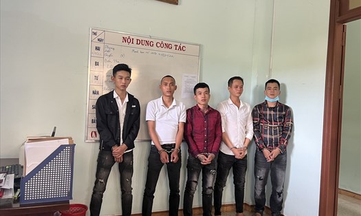 Cơ quan Công an thị xã Đông Hòa bắt tạm giam 5 bị can vì hành vi giam giữ người trái pháp luật, tra tấn để cưỡng đoạt tài sản.